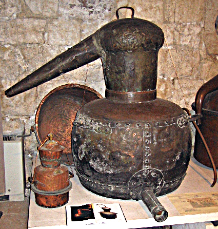 alembic Old copper alembic